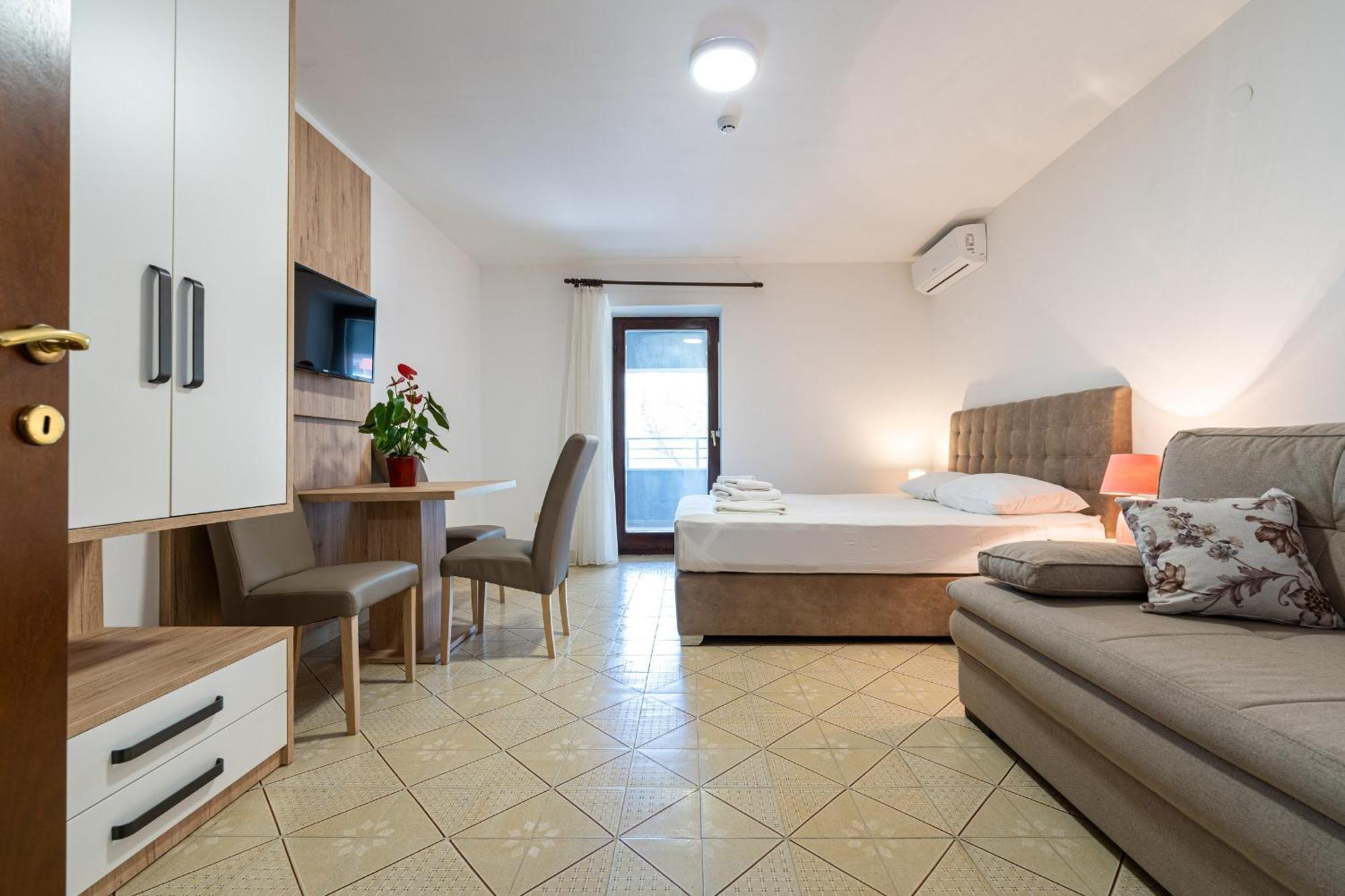 Marea 2 Apartment Budva